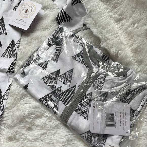 Burt’s Bees Baby Zipper Rompers - Picture 3 of 4